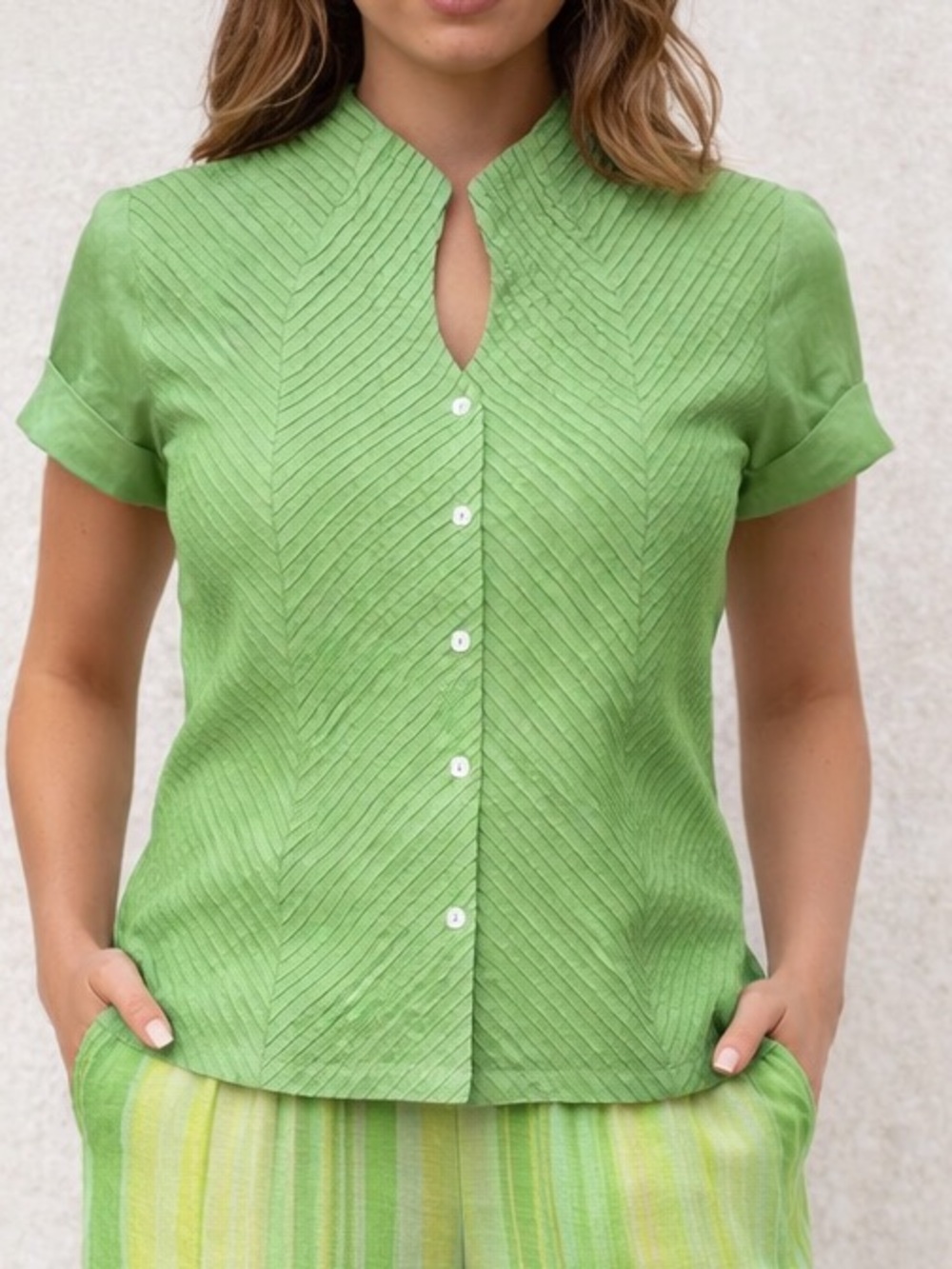 LN Appraisal SZ L Green Pleated Chevron patterned Button Down Blouse/Bust 44”